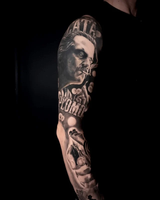 Tatuaj black and grey pe braț