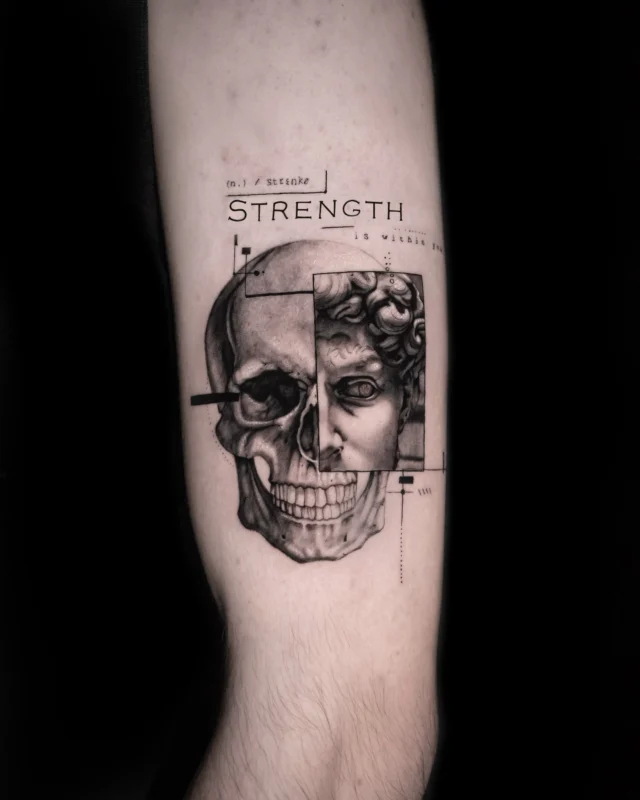 Tatuaj black and grey cu studiu anatomic pe braț