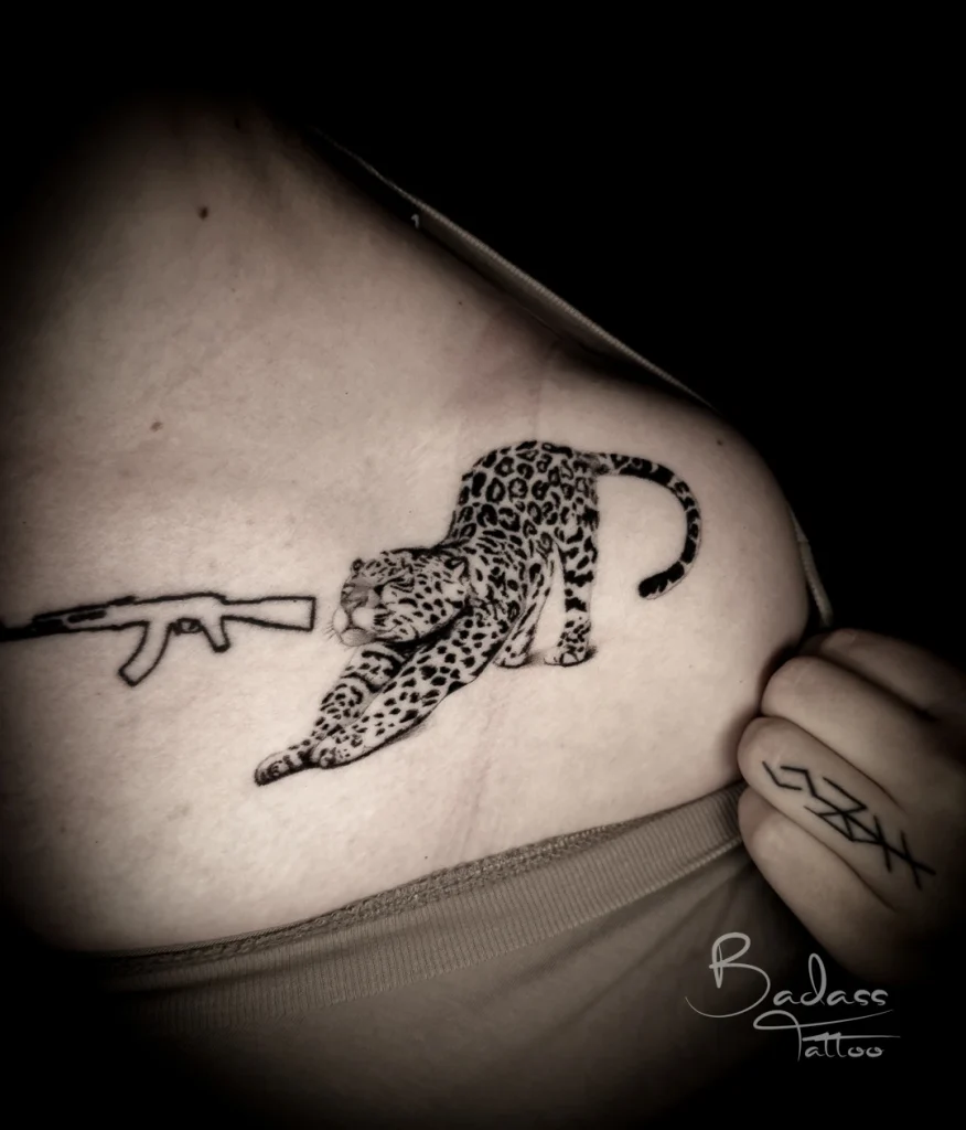 Tatuaj realizat de Cătălina — Leopard pe claviculă