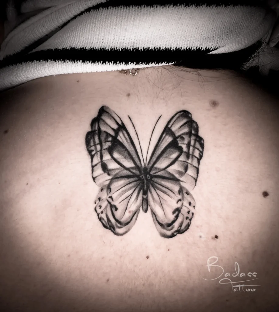 Tatuaj realizat de Cătălina — Fluture black and grey