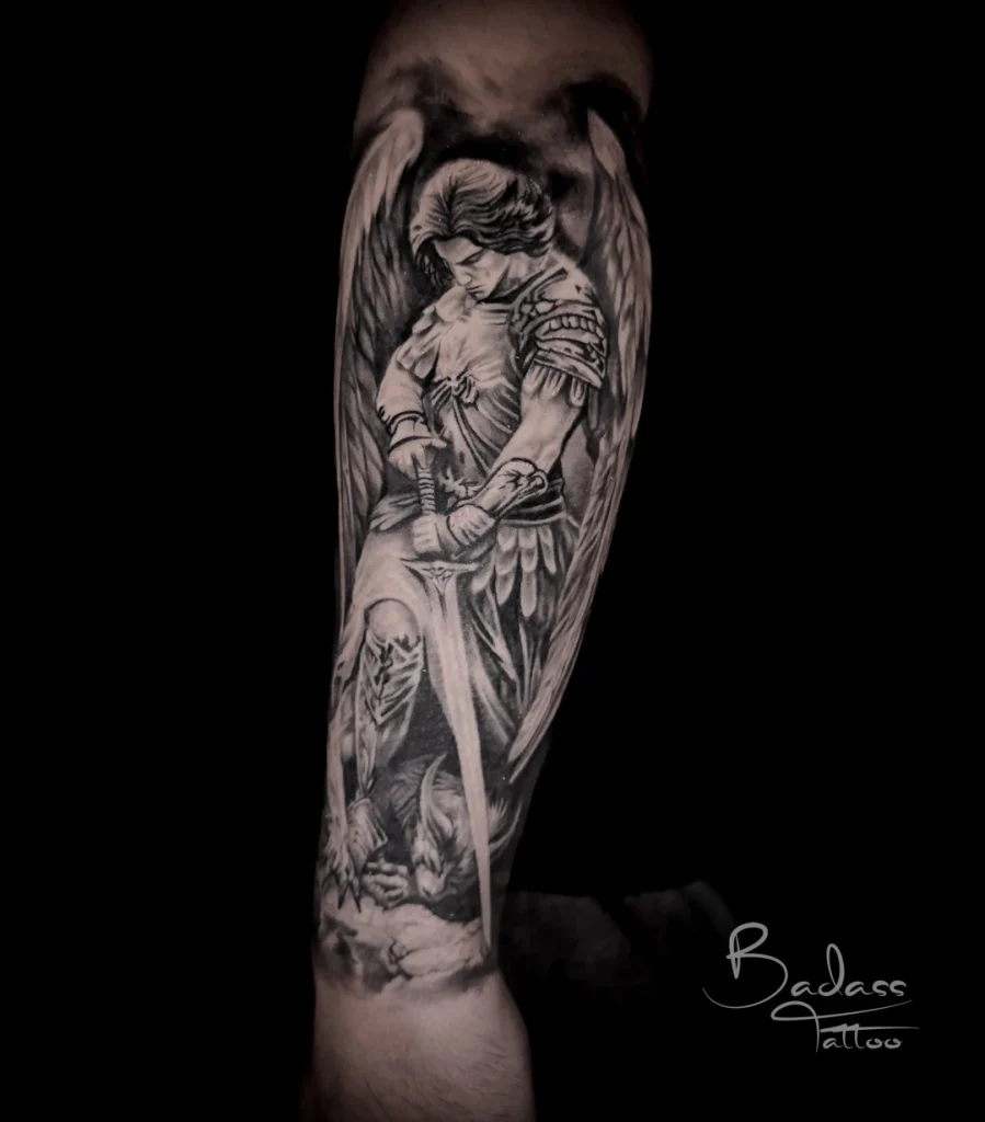 Tatuaj realizat de Samir — Înger cu sabie pe antebraț
