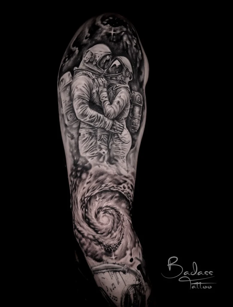 Tatuaj realizat de Samir — Astronauți și galaxie pe braț