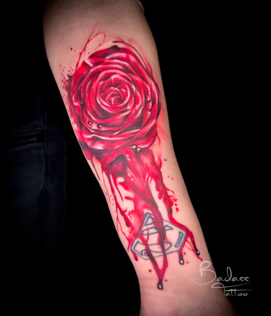 Tatuaj realizat de Samir — Trandafir roșu pe antebraț