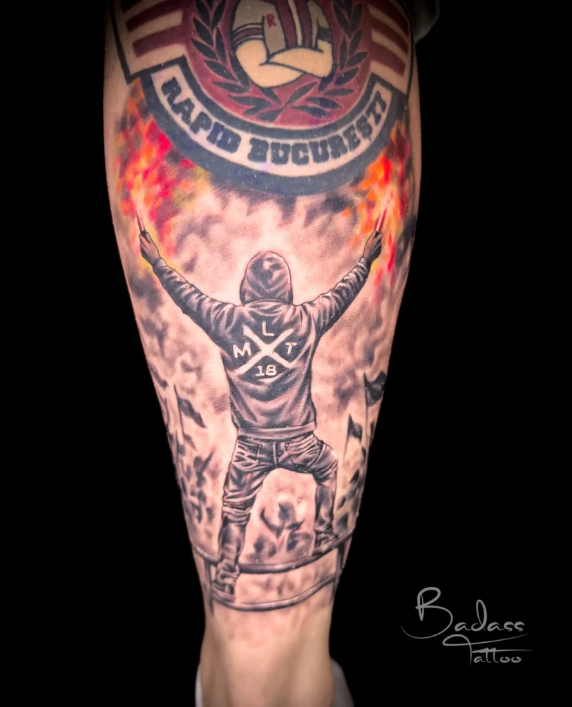 Tatuaj realizat de Samir — Suporter și emblemă Rapid București pe braț